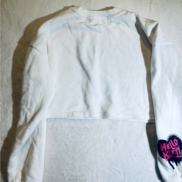 Hello Kitty x Forever 21 White cropped Sweatshirt - Picture 4 of 5